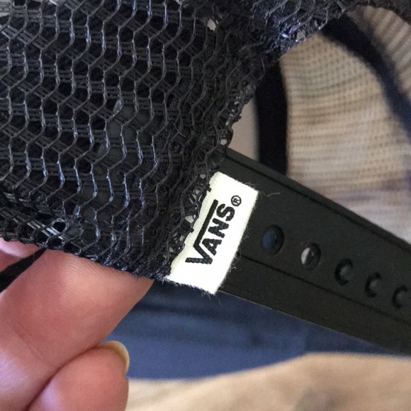 VANS OFF THE WALL ADJUSTABLE CAP EUC! - Picture 3 of 6